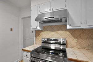 1601 Grace Church Rd, Silver Spring, MD 20910, USA Photo 18