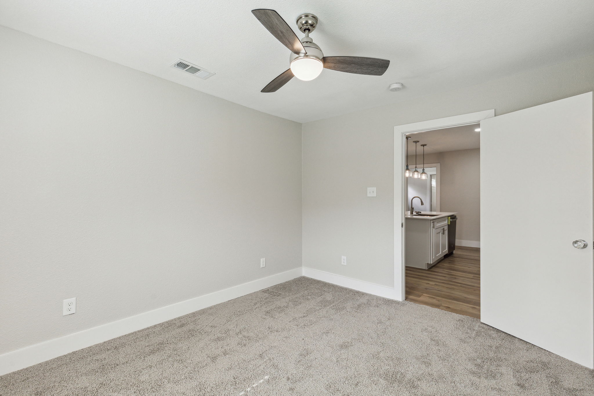 Secondary bedroom or home office