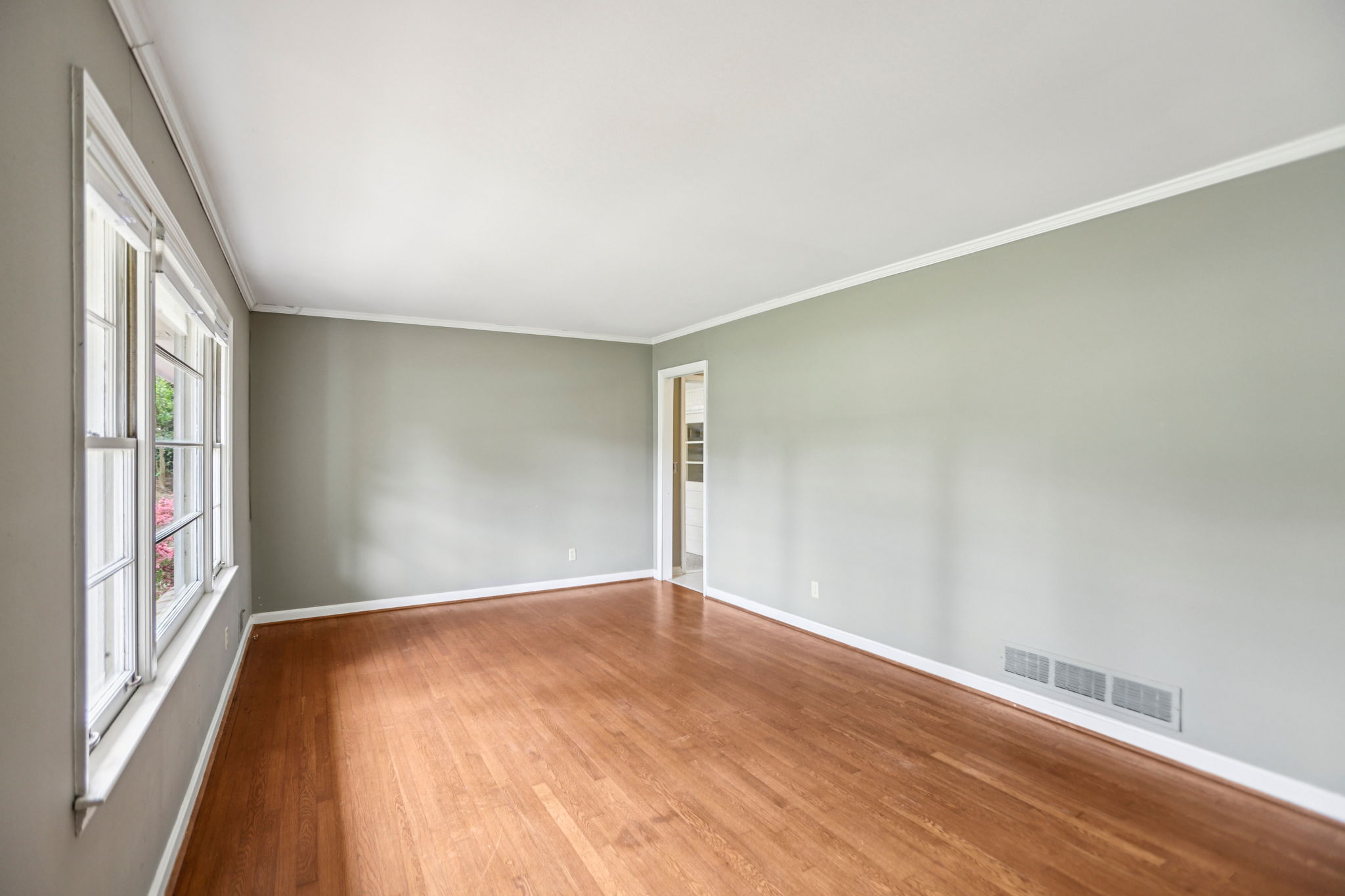 Moncrief Cir-S0204-007