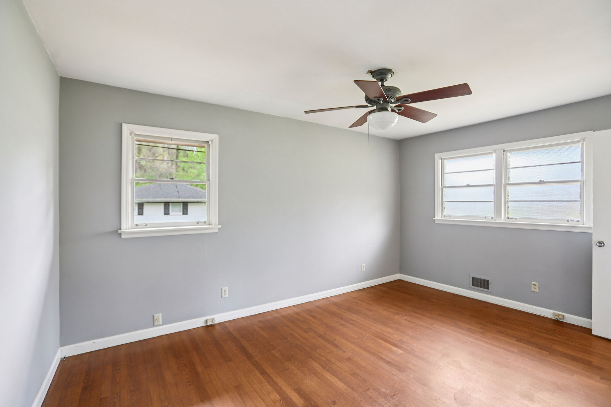 Moncrief Cir-S0204-019