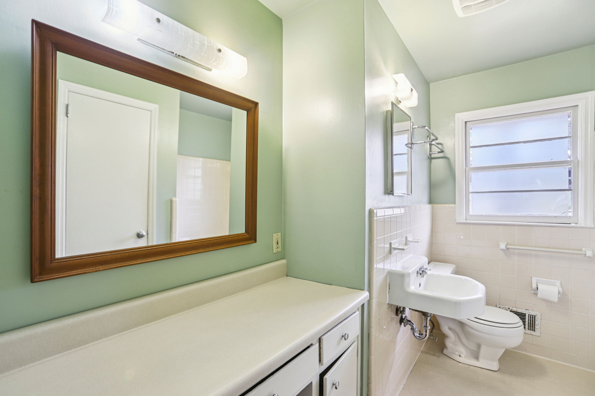 Moncrief Cir-S0204-022