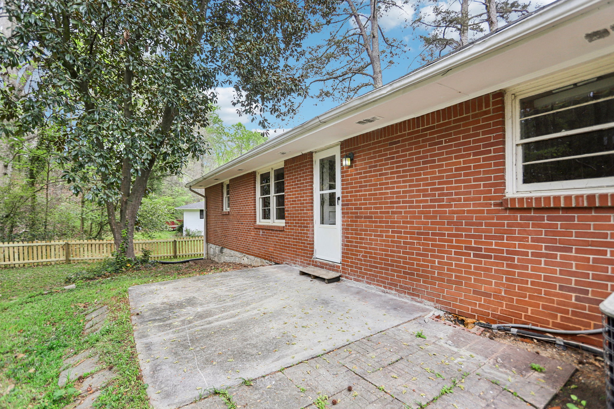 Moncrief Cir-S0204-027