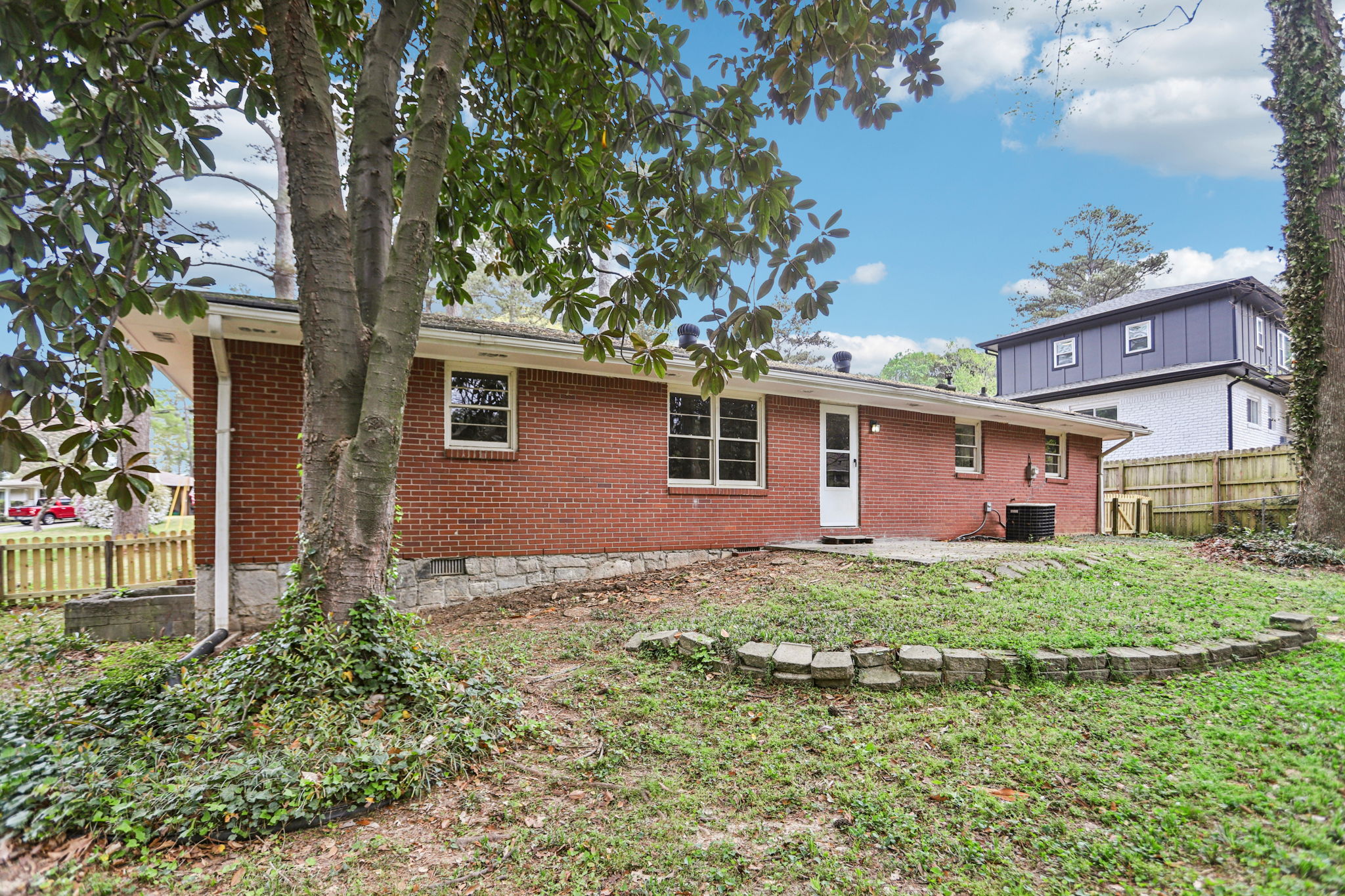 Moncrief Cir-S0204-032