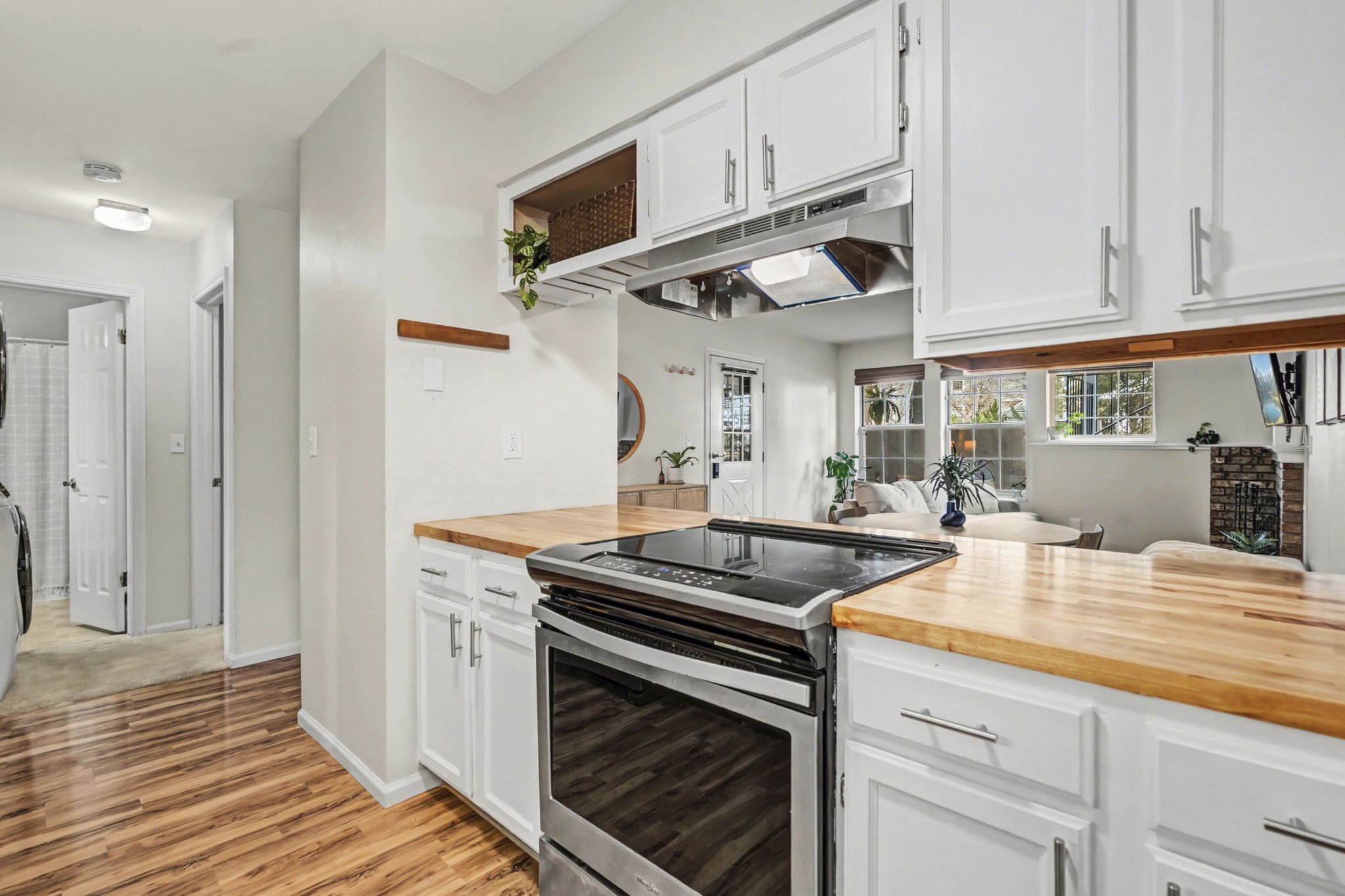 Great flow between kitchen and living area