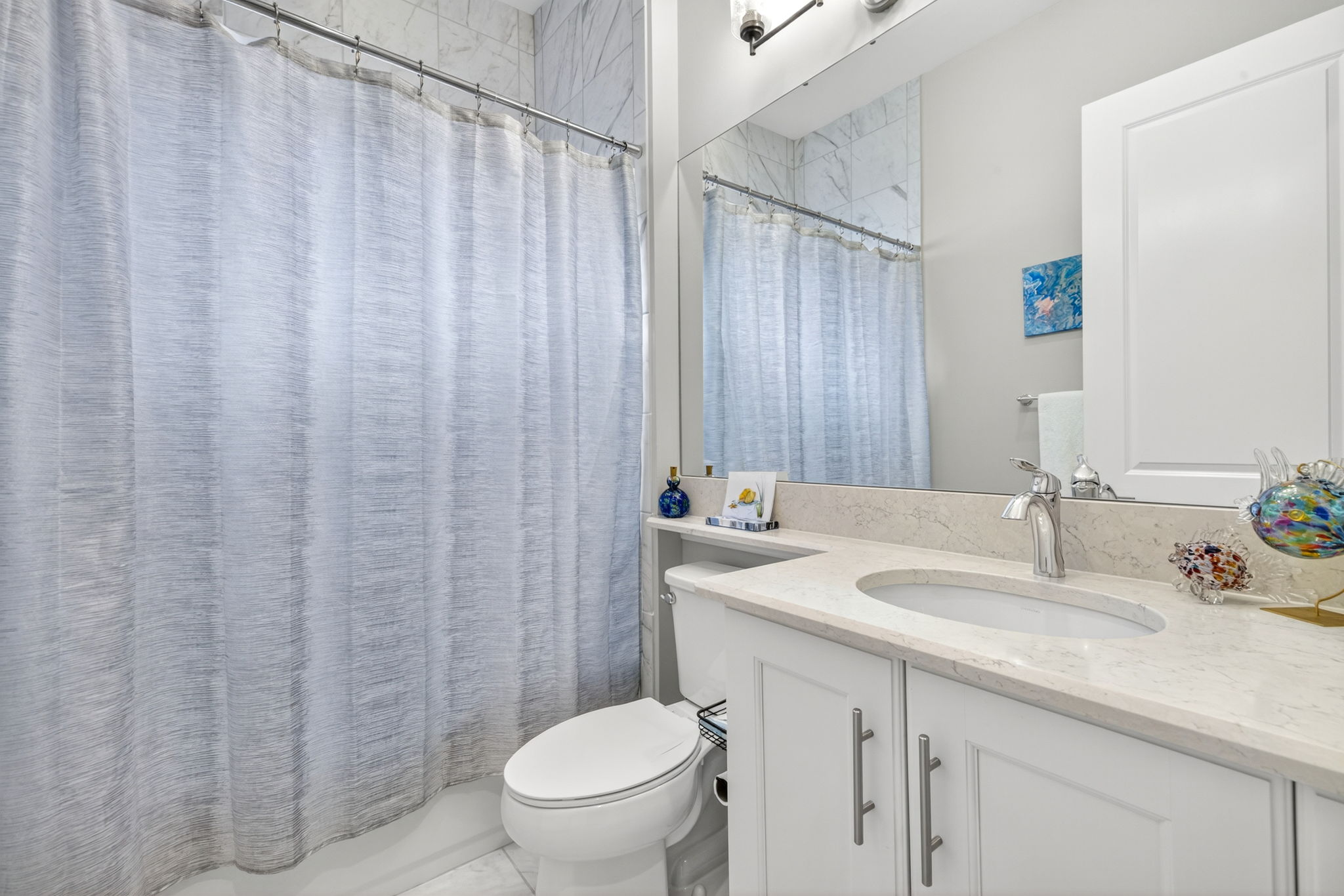 THIRD full bath!!! Banjo countertop is an upgrade, as is floor to ceiling tile in the bath. This is located between the den and 3rd bedroom.