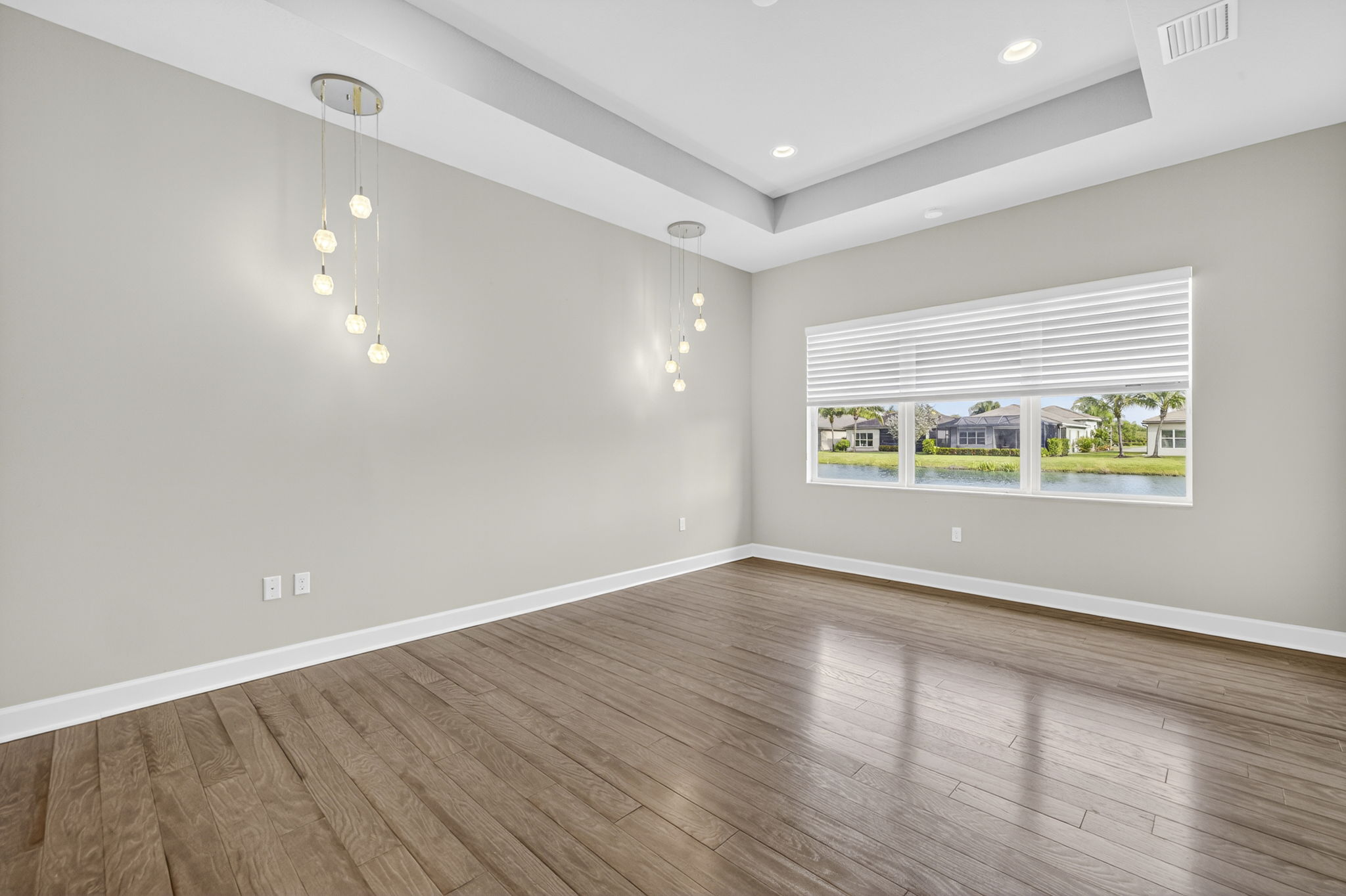 RS - Primary bedroom with direct lake view.