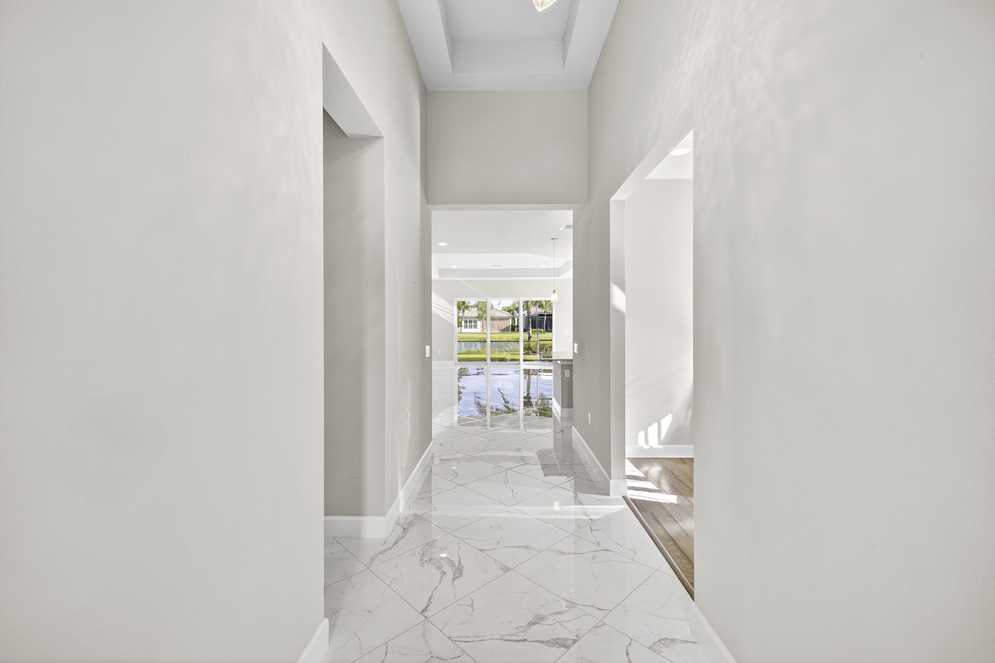 Front foyer entry looking into main living area and Lani with lake view.