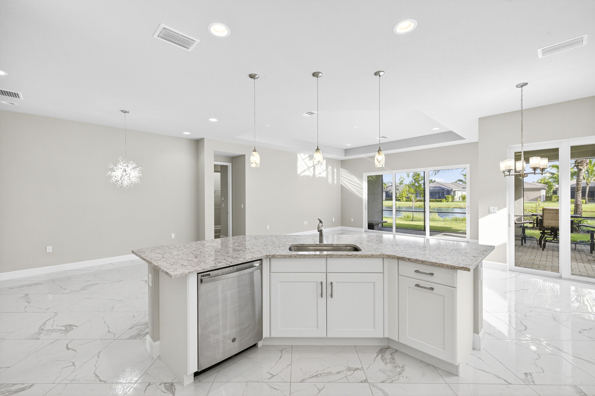 Functional work triangle, bar seating for 4-6, pendant lighting. All very tasteful.