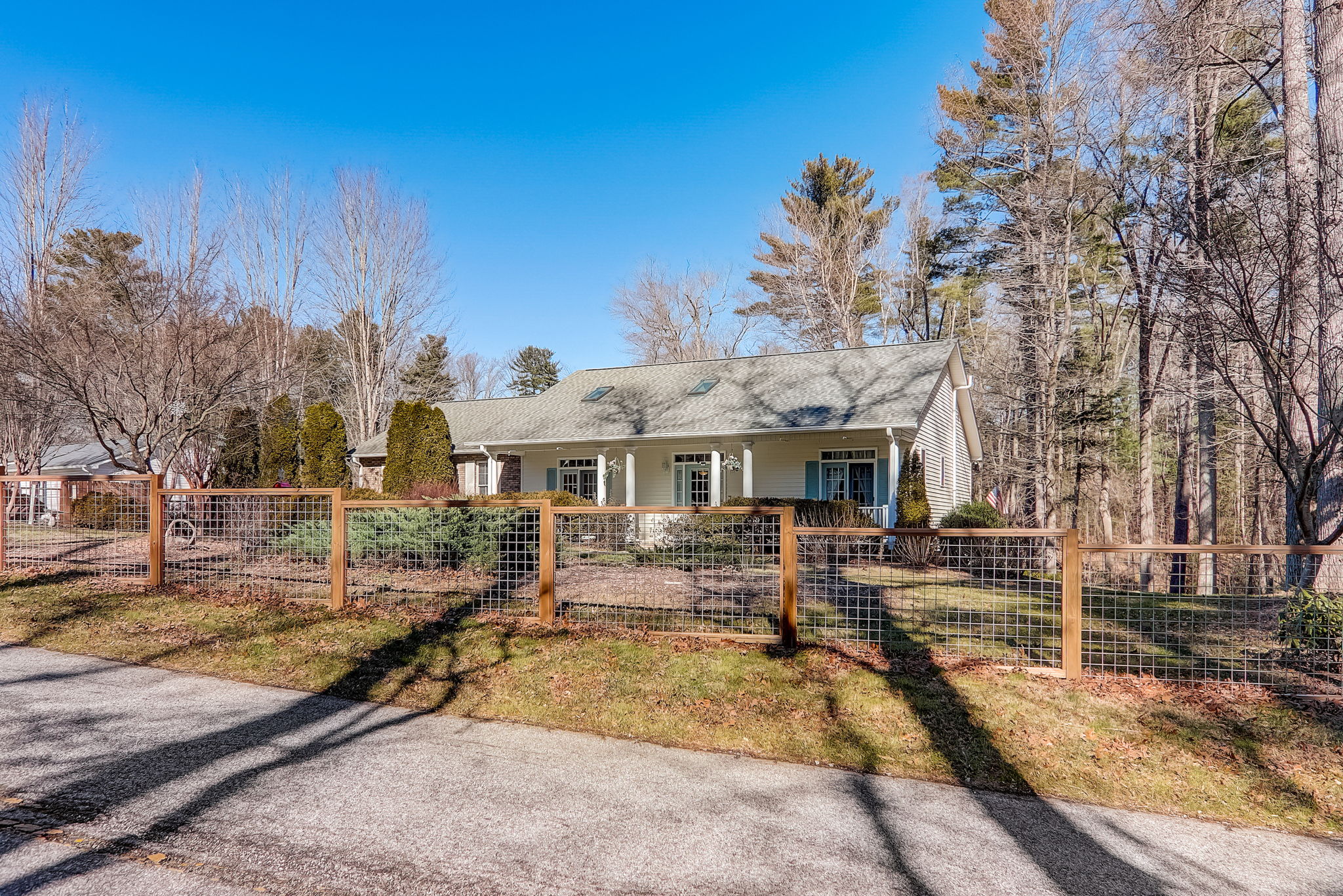  Howard Gap Loop Rd -002