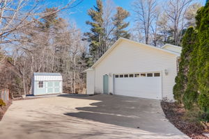  Howard Gap Loop Rd -059