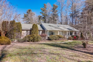  Howard Gap Loop Rd -003