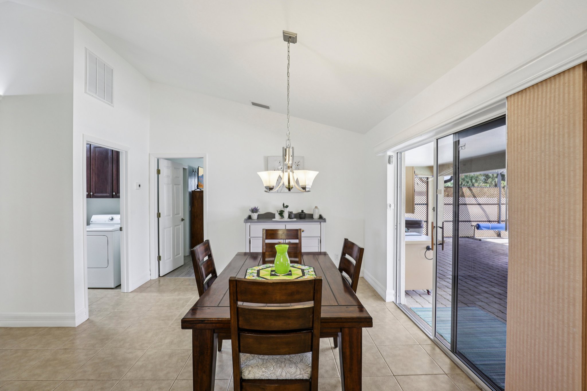 NE 33rd Ln-S1704-010.jpg