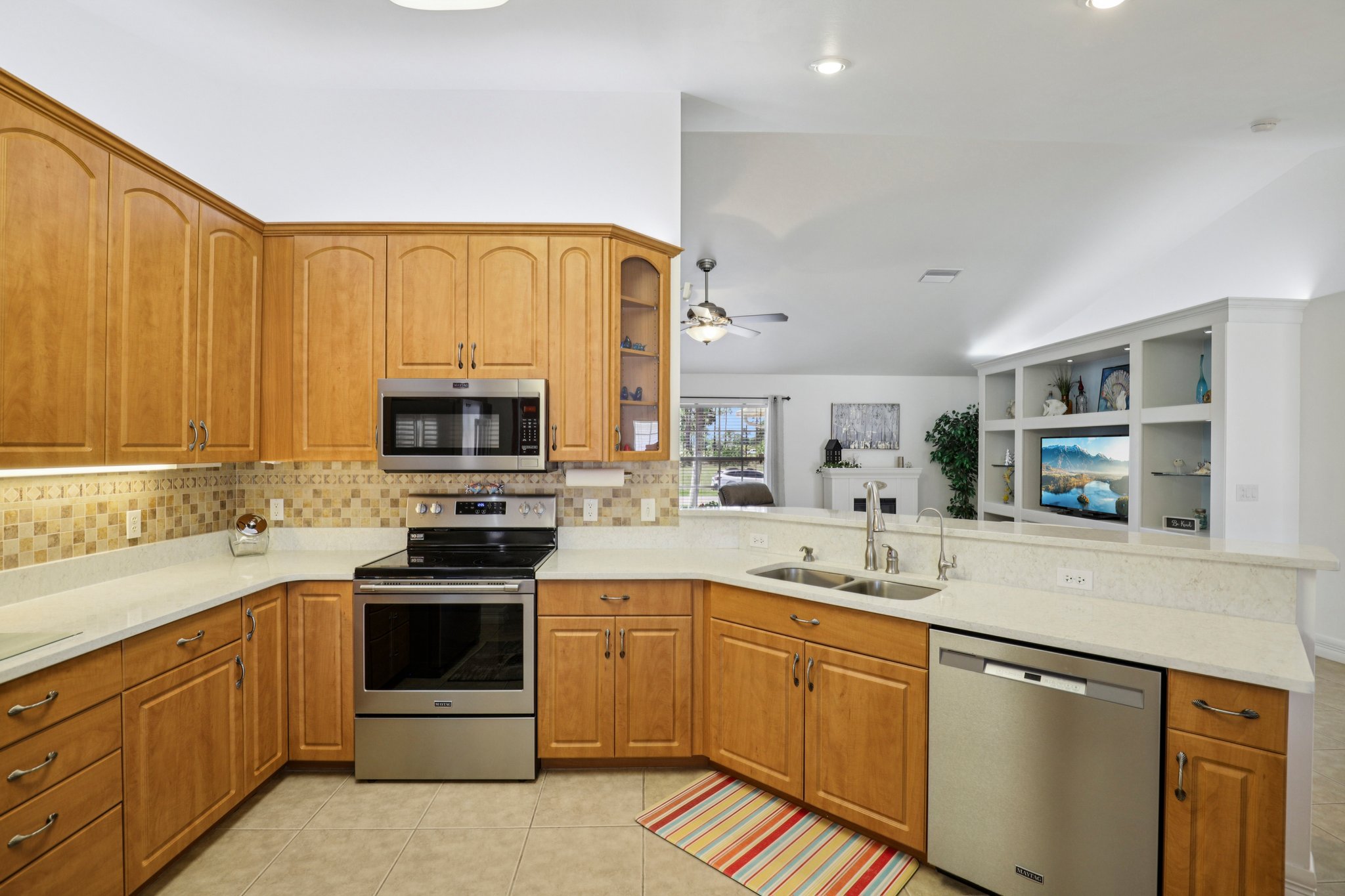 NE 33rd Ln-S1704-017.jpg