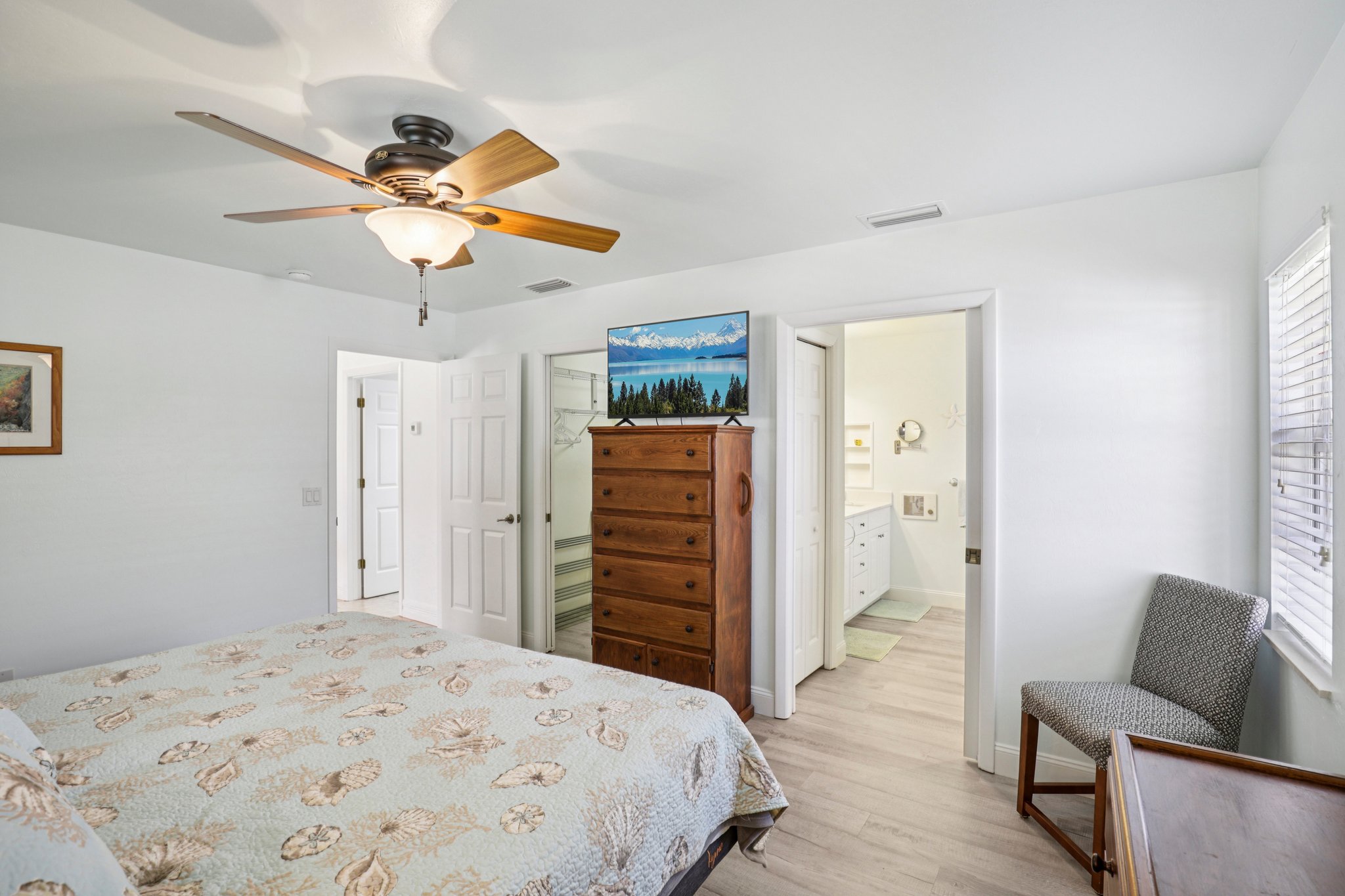 NE 33rd Ln-S1704-023.jpg