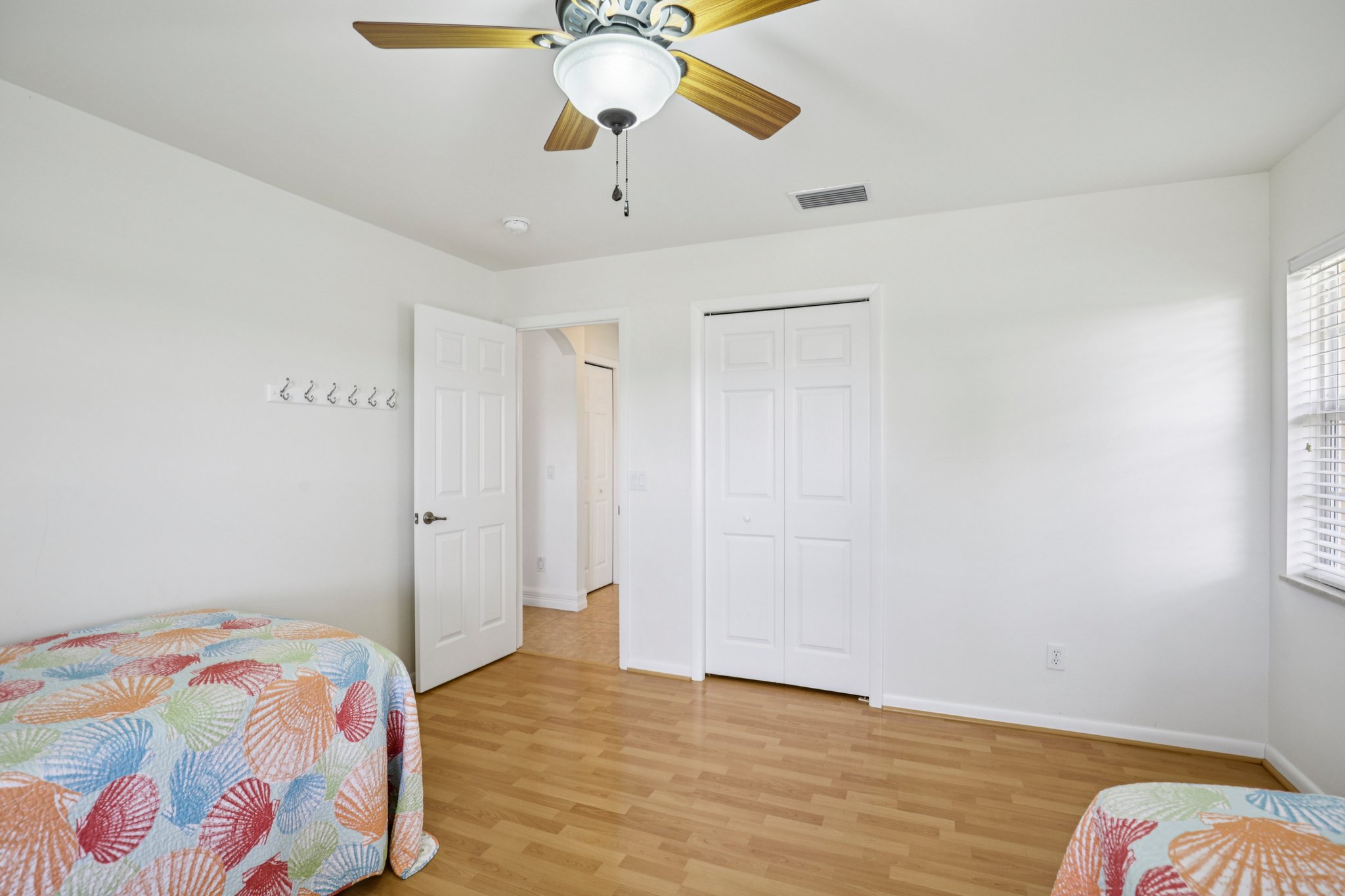 NE 33rd Ln-S1704-034.jpg