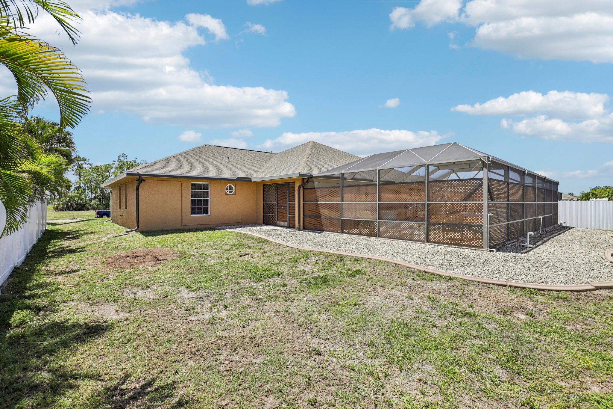 NE 33rd Ln-S1704-045.jpg