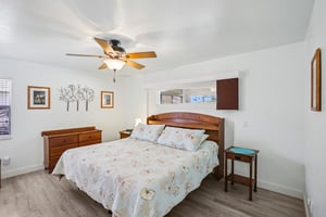 NE 33rd Ln-S1704-020.jpg