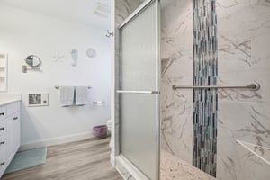 NE 33rd Ln-S1704-024.jpg