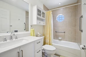 NE 33rd Ln-S1704-028.jpg