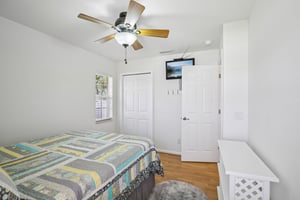 NE 33rd Ln-S1704-031.jpg