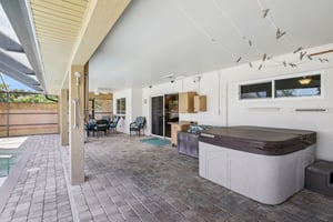 NE 33rd Ln-S1704-040.jpg