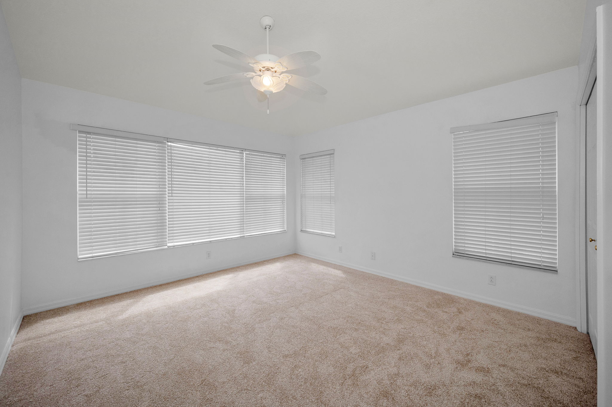 Upper Level Bedroom10a