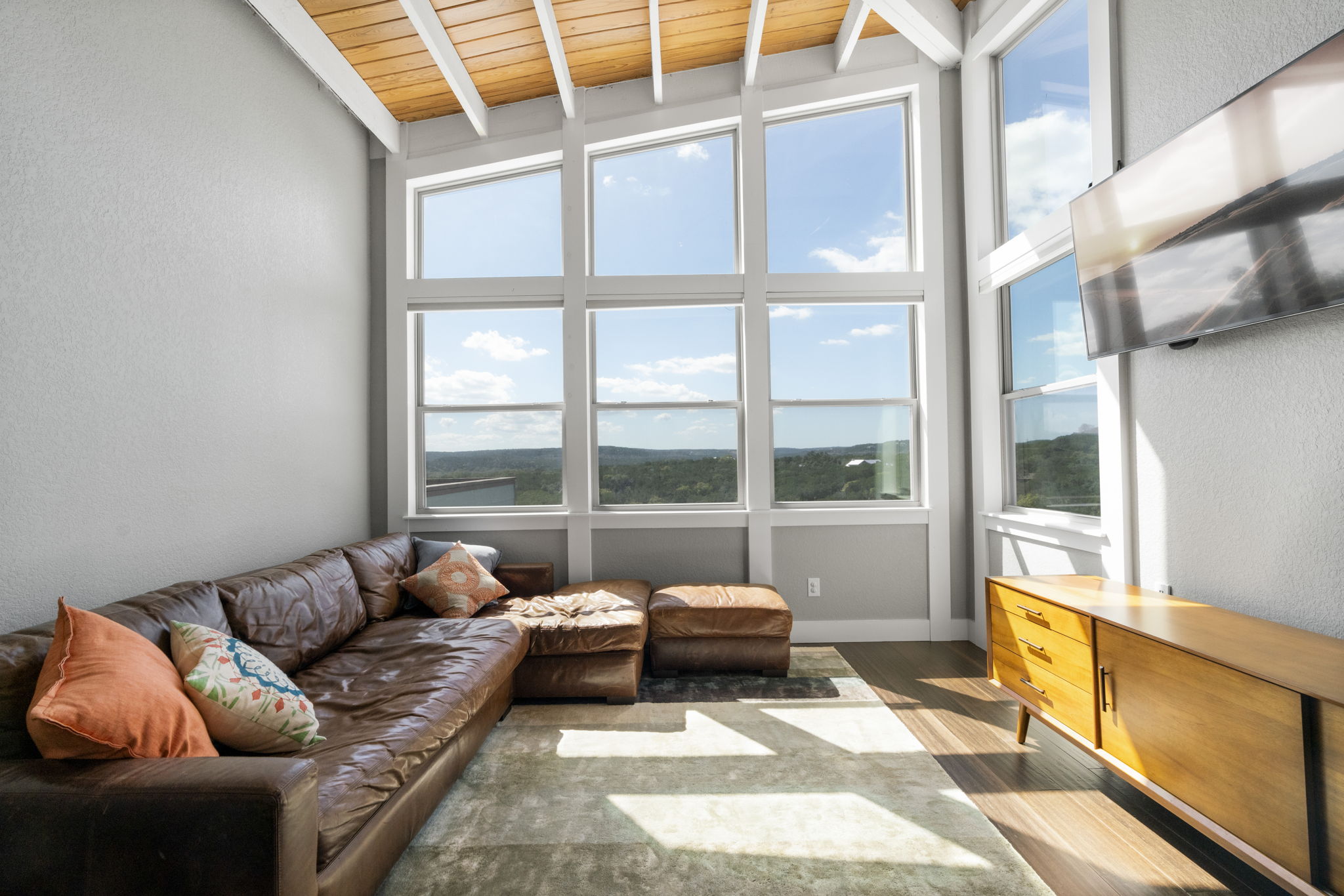 An additional living room upstairs offers sweeping views of the Hill Country.