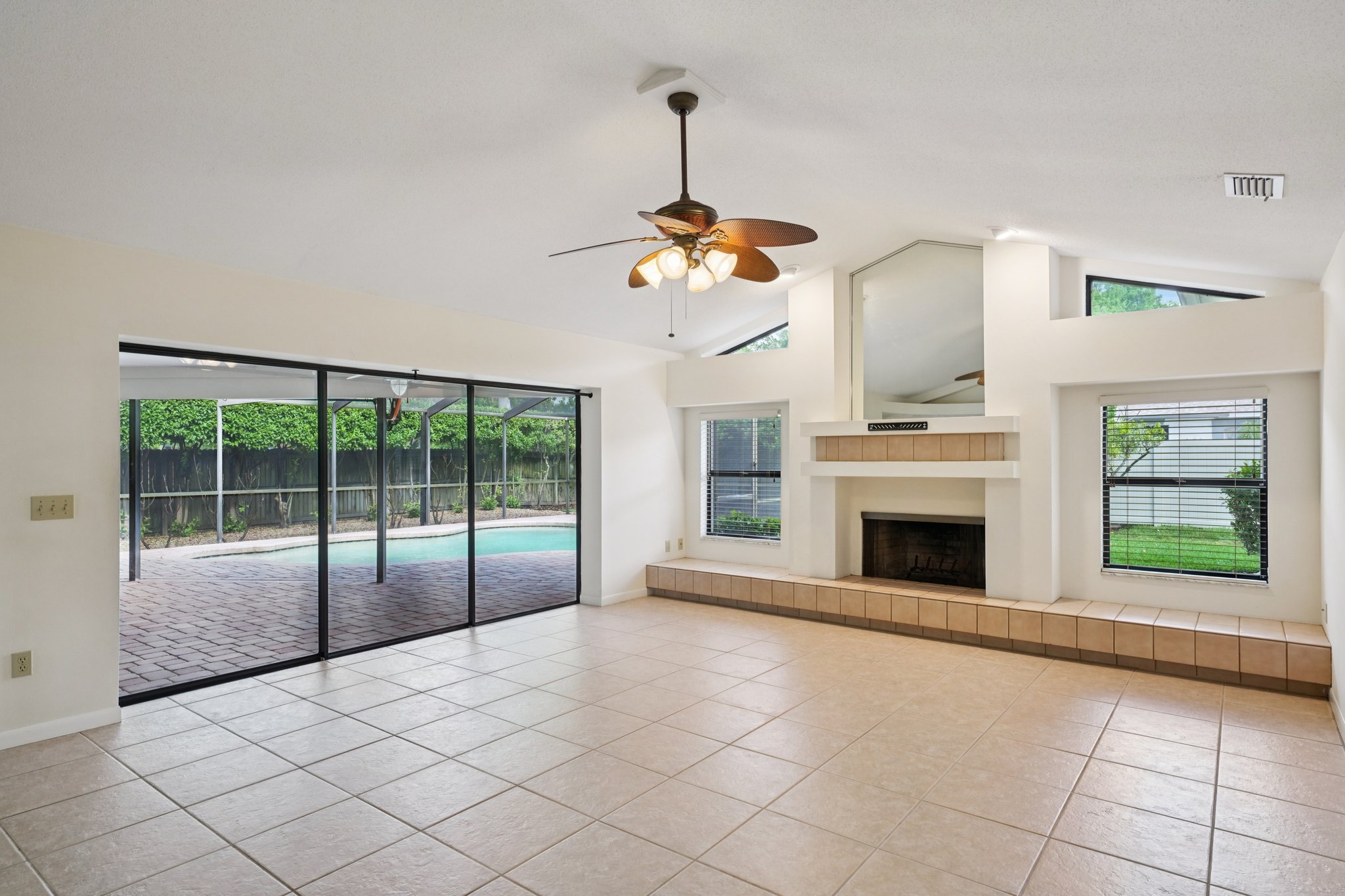 Palace Ct-S0904-011.jpg