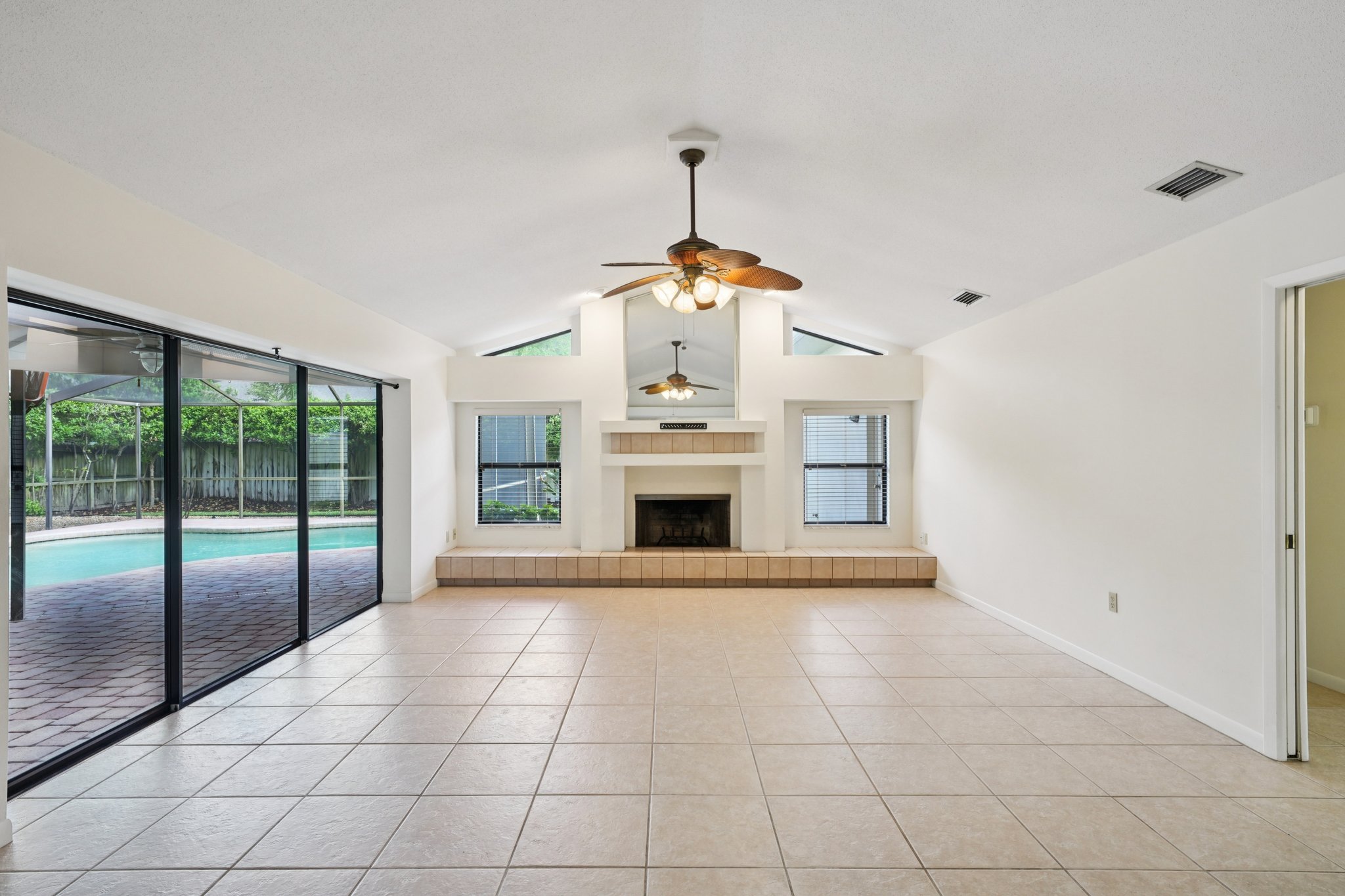 Palace Ct-S0904-012.jpg