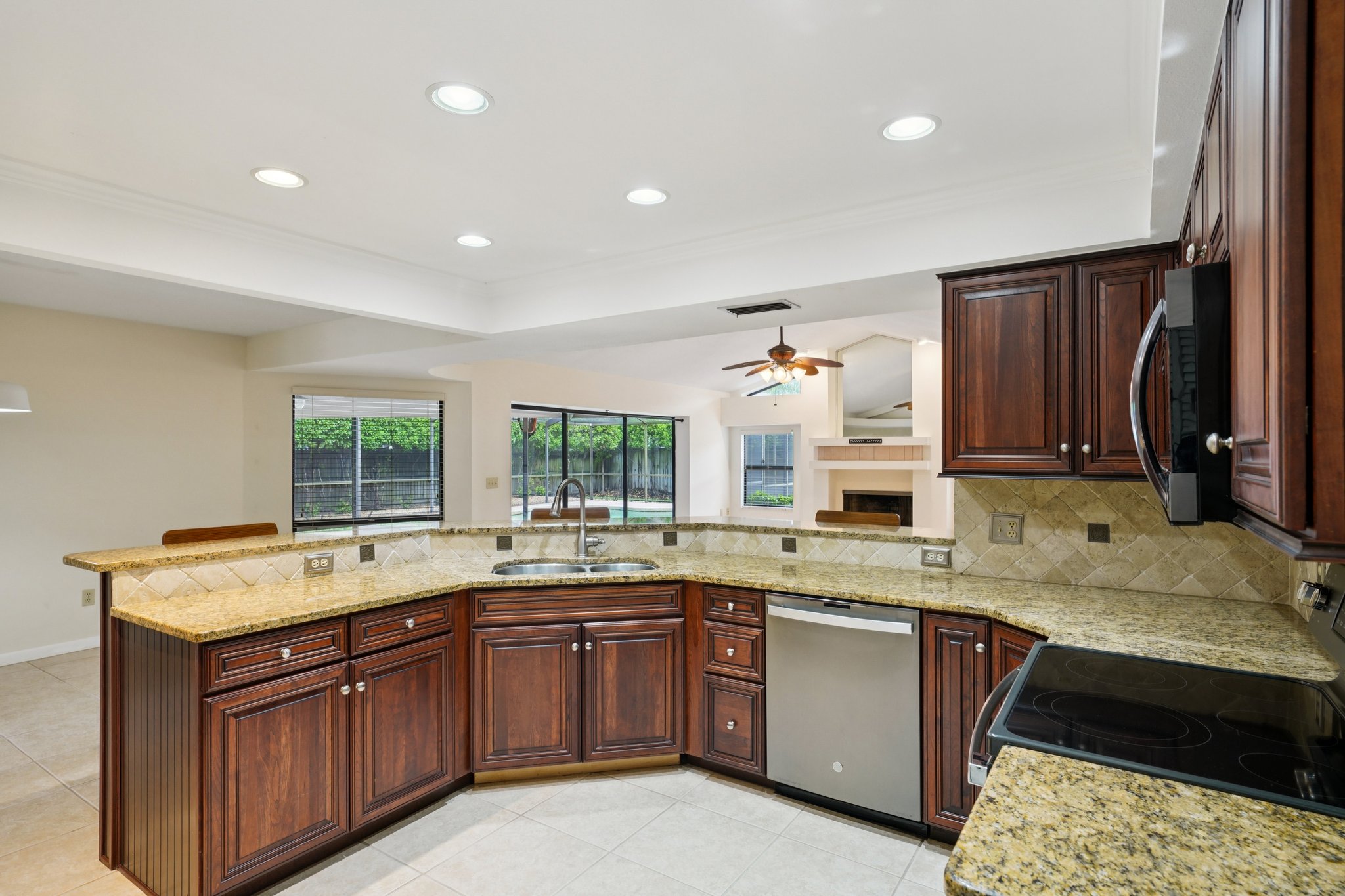 Palace Ct-S0904-028.jpg