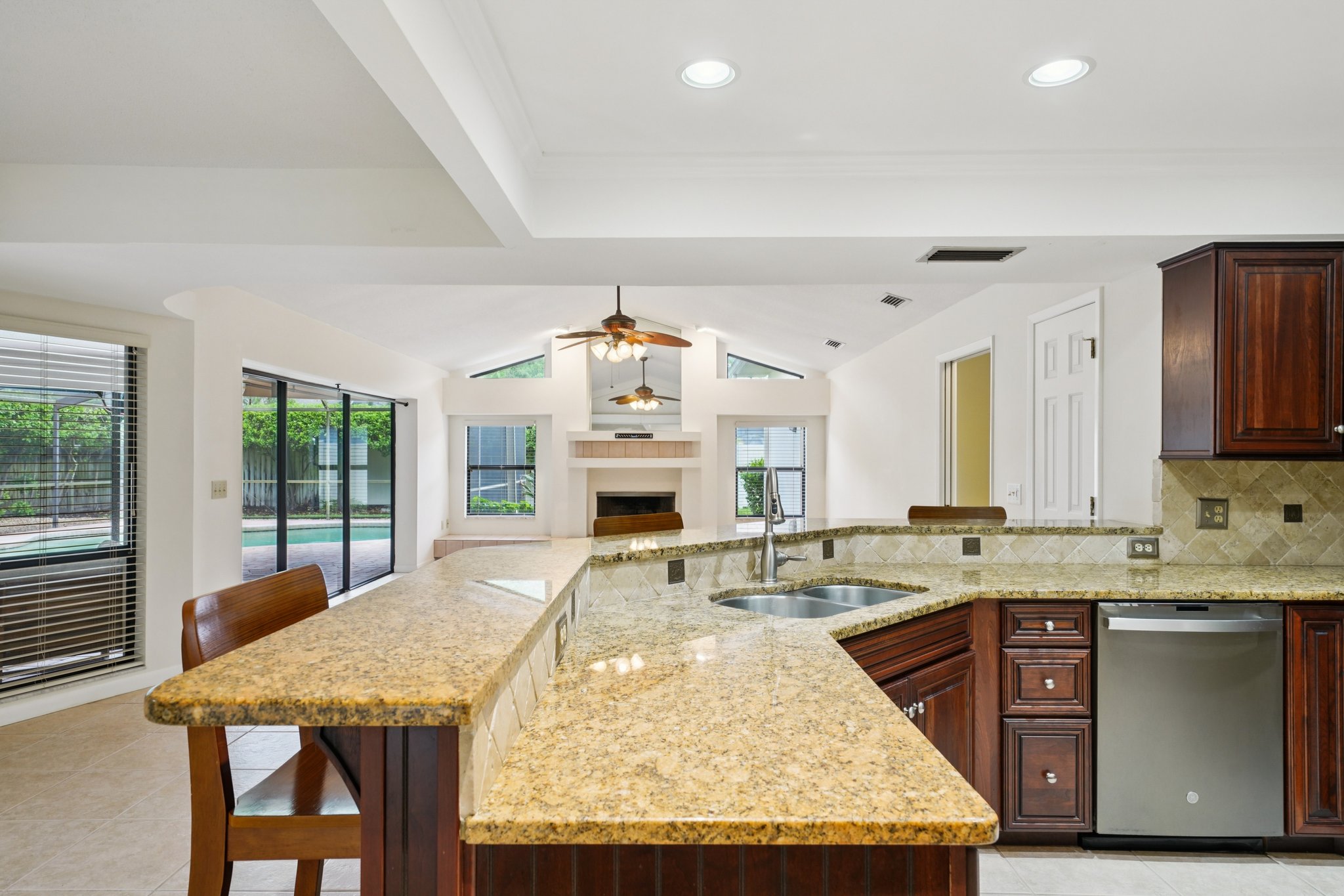 Palace Ct-S0904-031.jpg