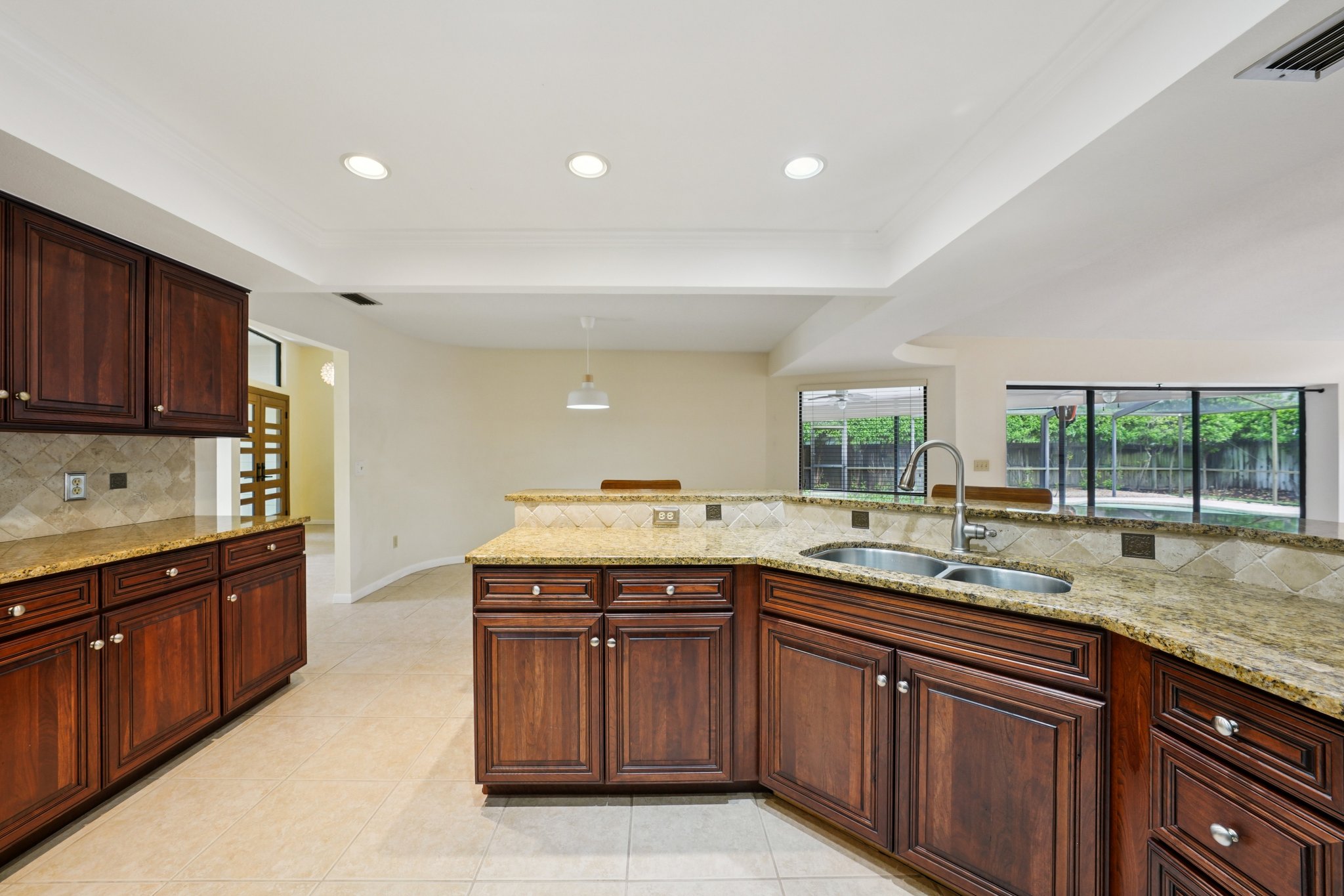 Palace Ct-S0904-033.jpg