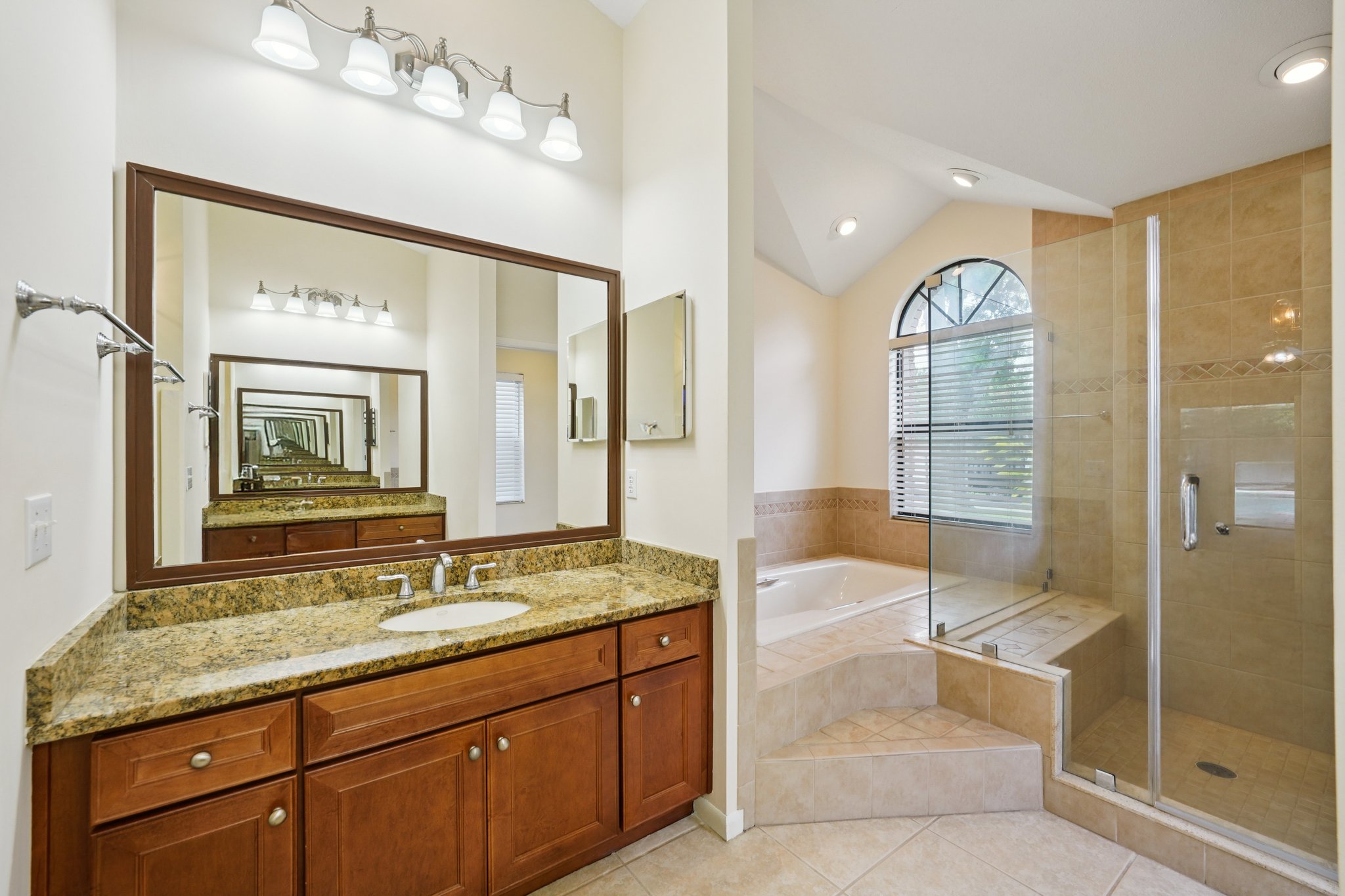 Palace Ct-S0904-069.jpg