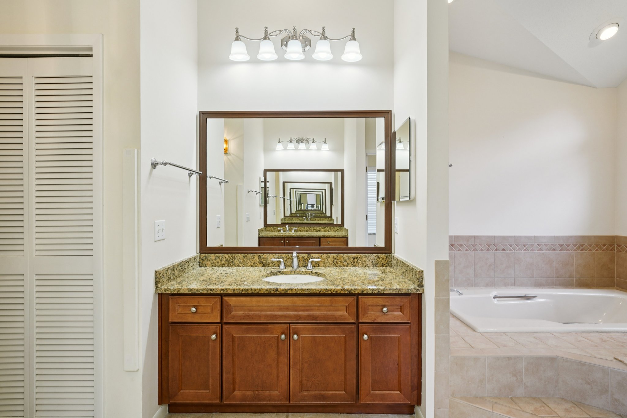 Palace Ct-S0904-070.jpg