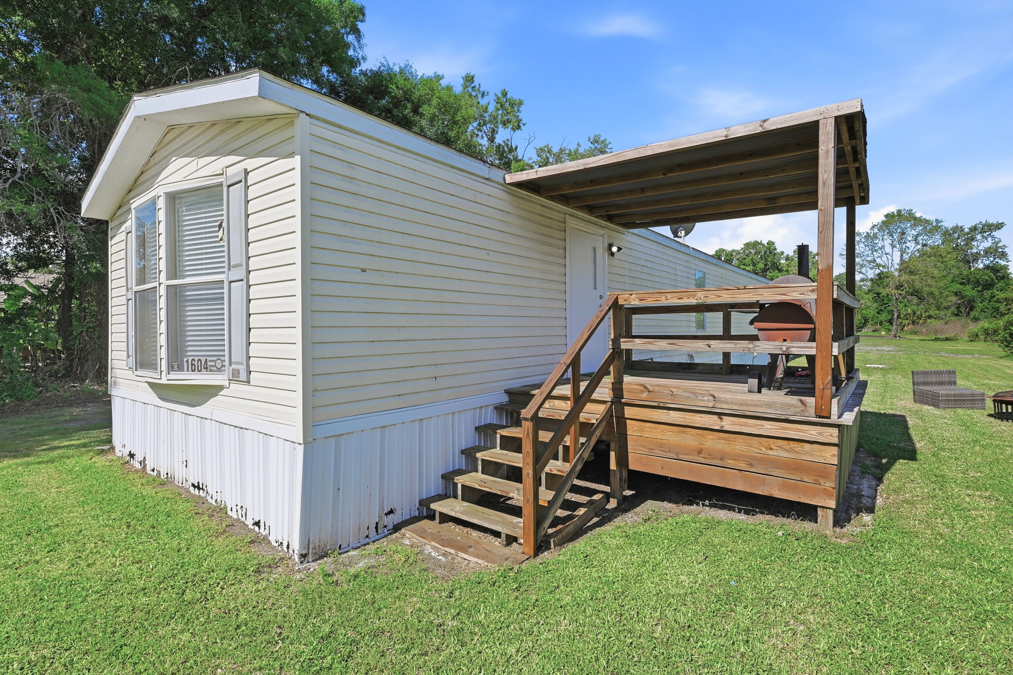 Front Porch/Entrance
