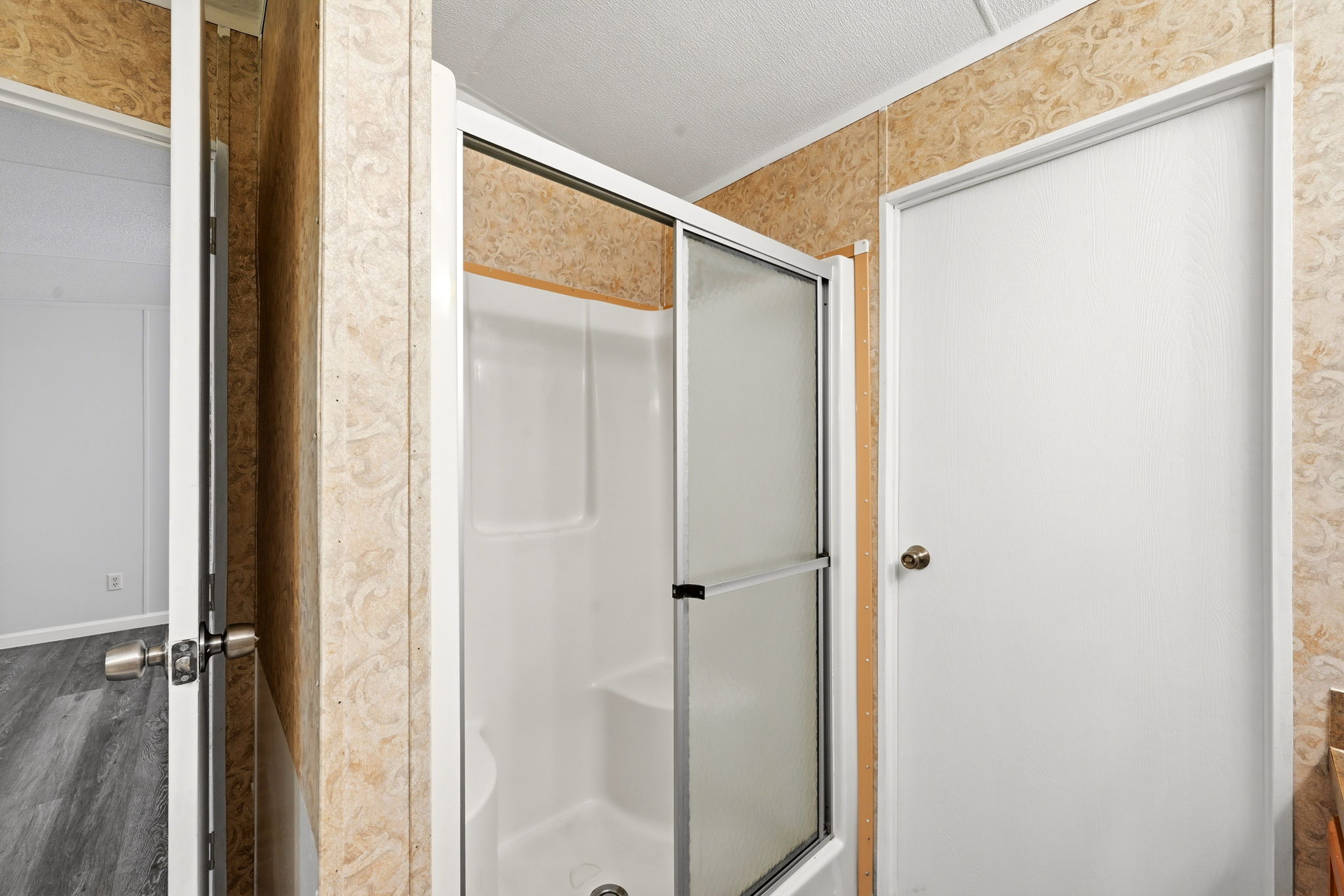 Master Bath Standing Shower
