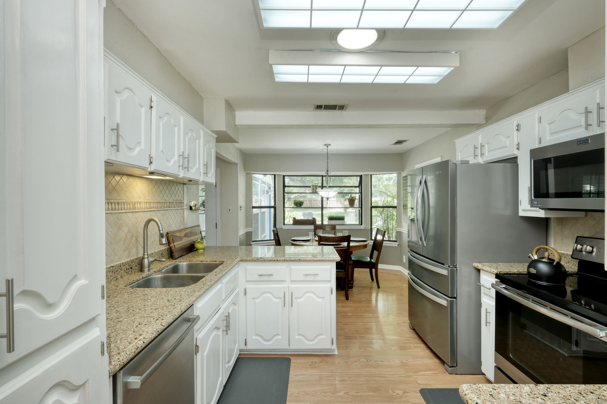 Kitchen/Breakfast Area