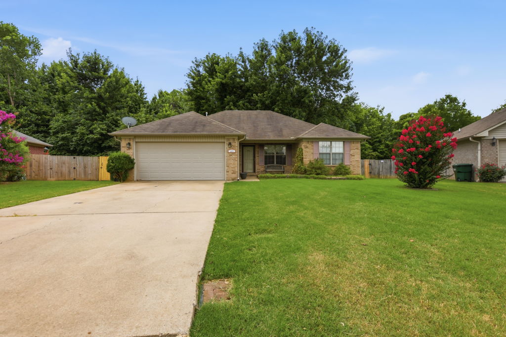 Residential real estate media in Conway, Arkansas by Avery & Bryant