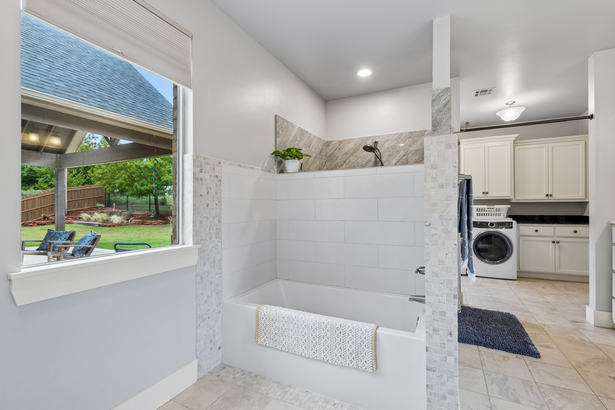 1605 NW 199th St_029.jpg