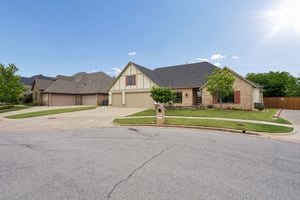 1605 NW 199th St_001.jpg