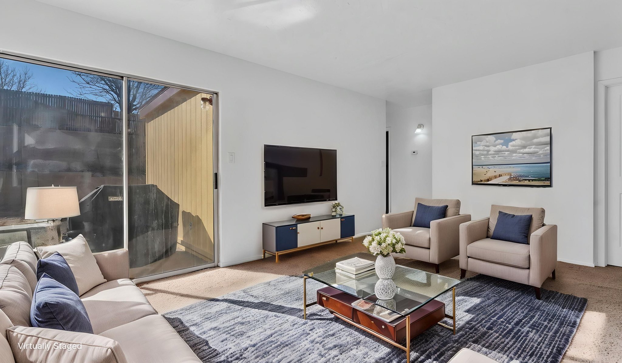 DSC01738 virtually staged.jpeg