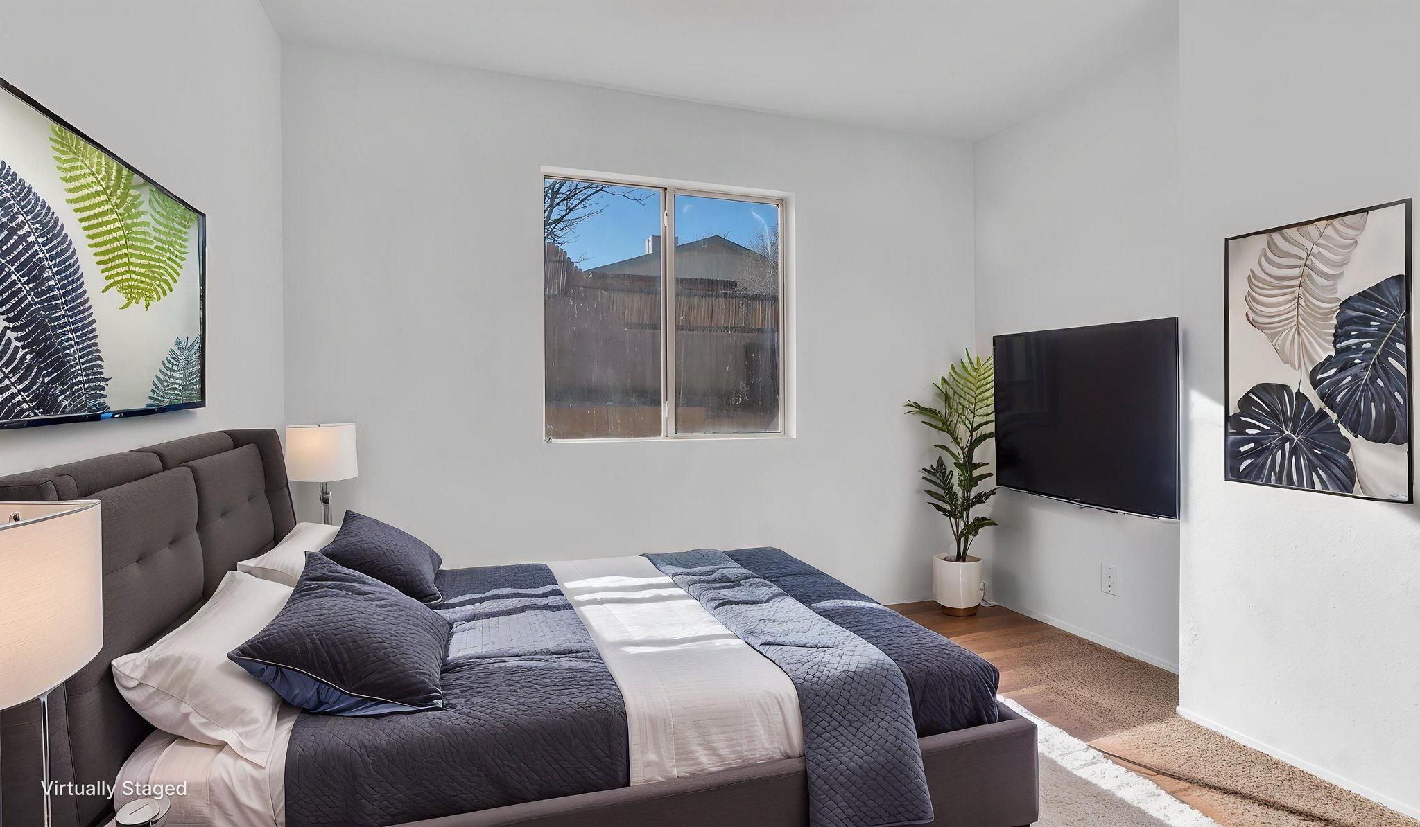 DSC01759 virtually staged.jpeg