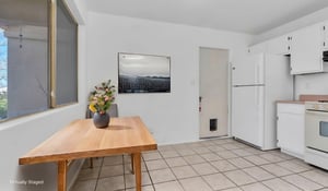 DSC01720 virtually staged.jpeg