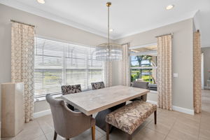 Enjoy the lake view from your dinner table! Ah!