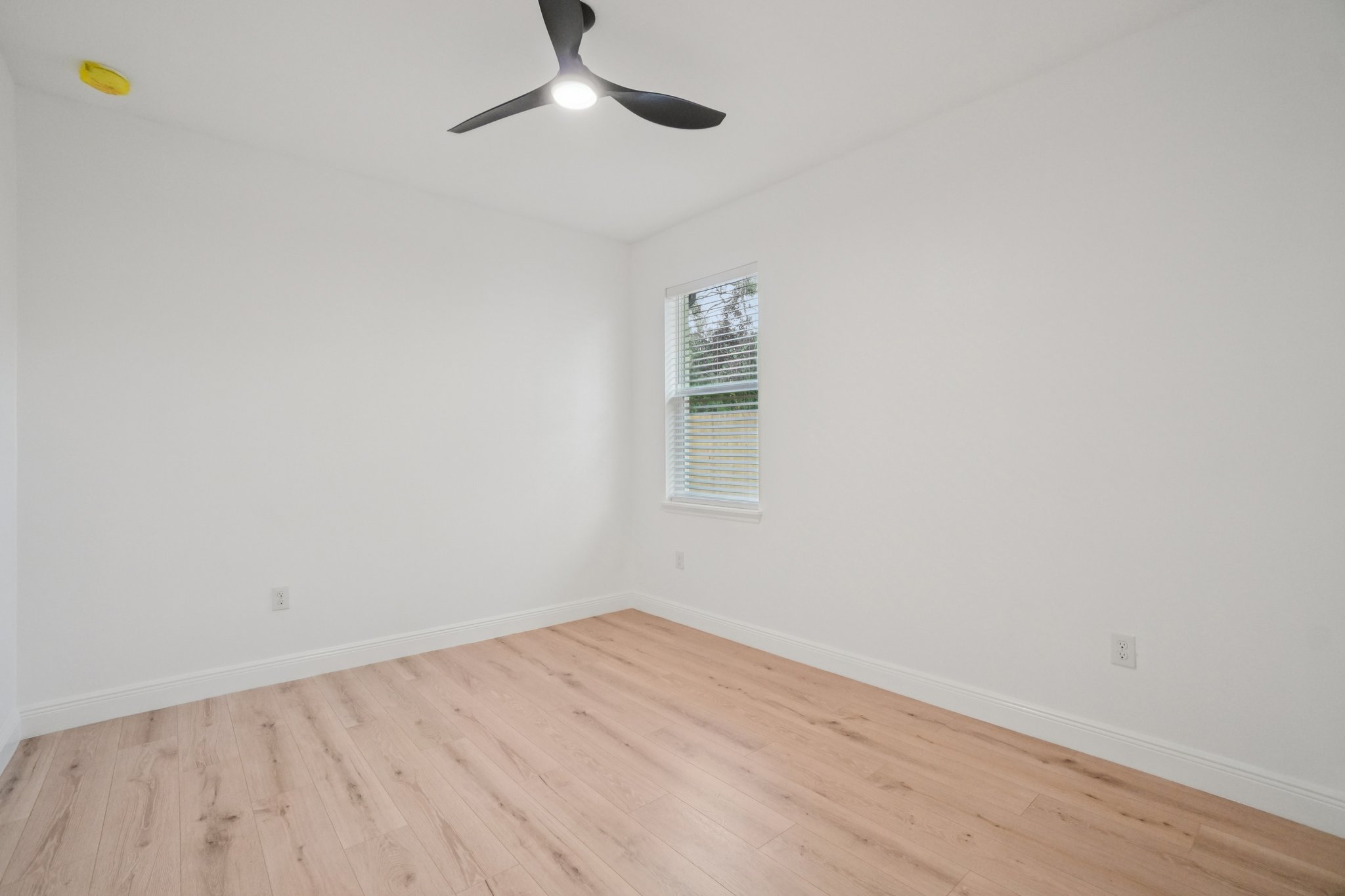 E Maple Ave-S1112-023.jpg