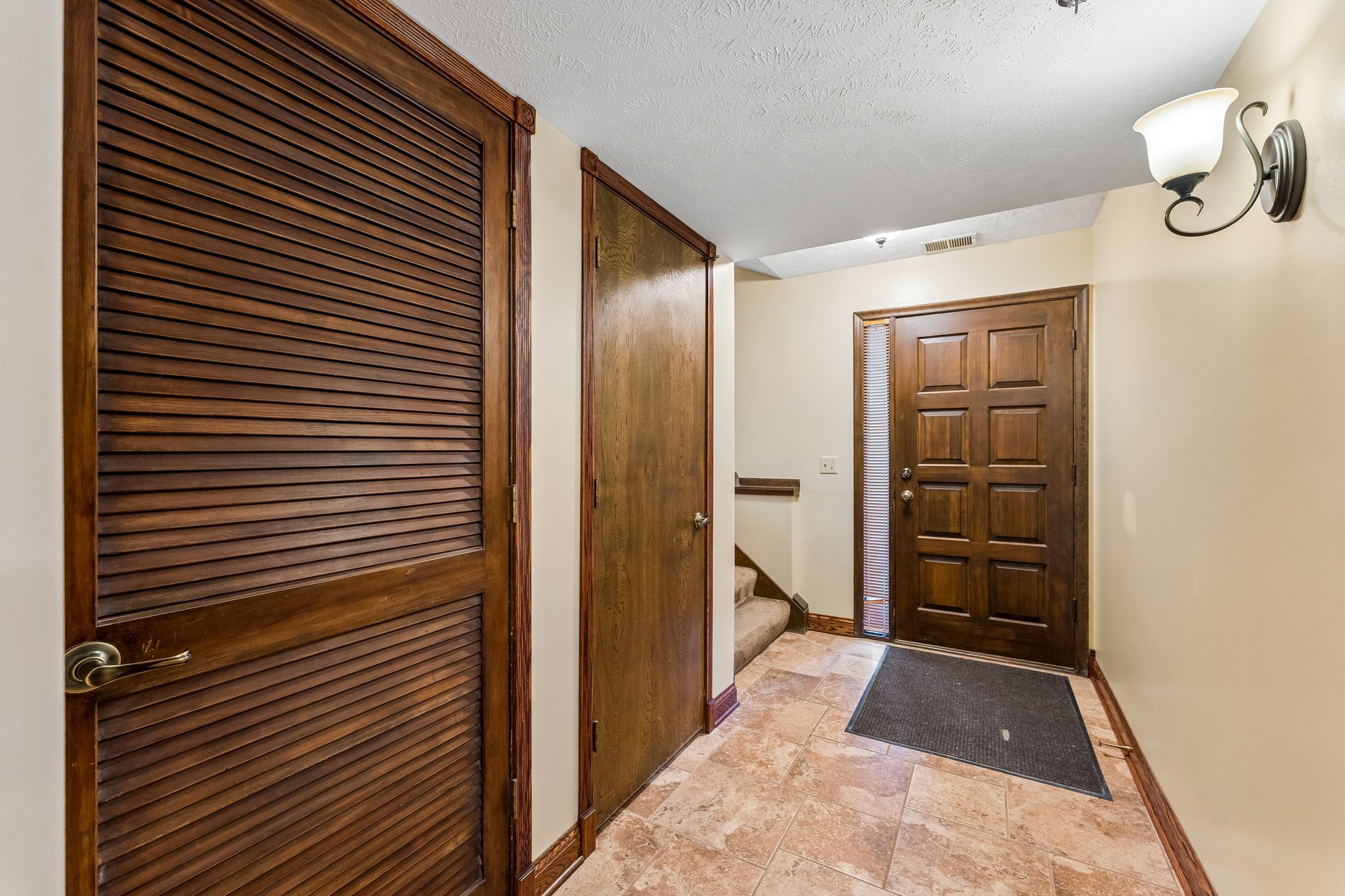 16065 Oak St_006.jpg