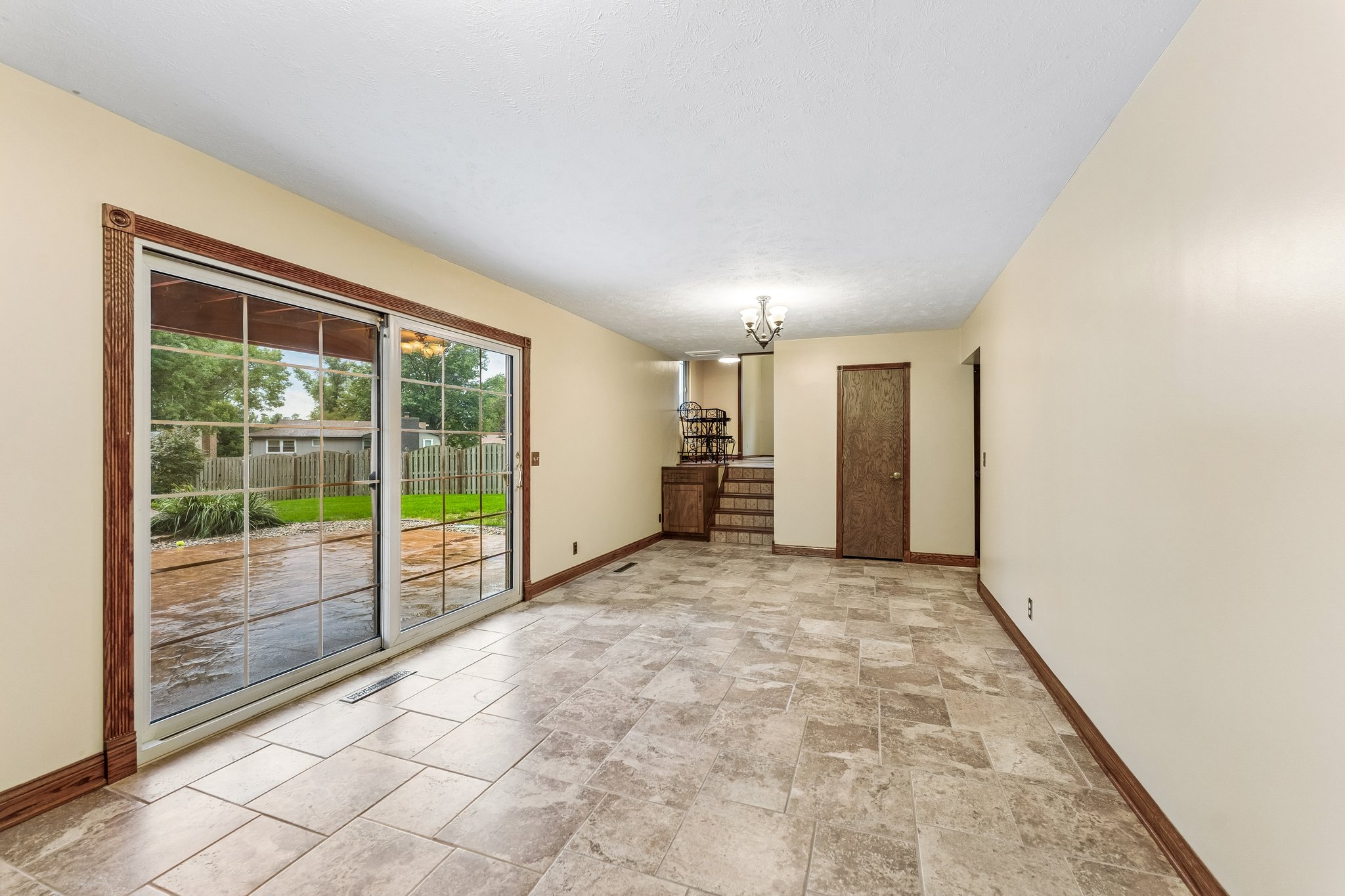 16065 Oak St_010.jpg