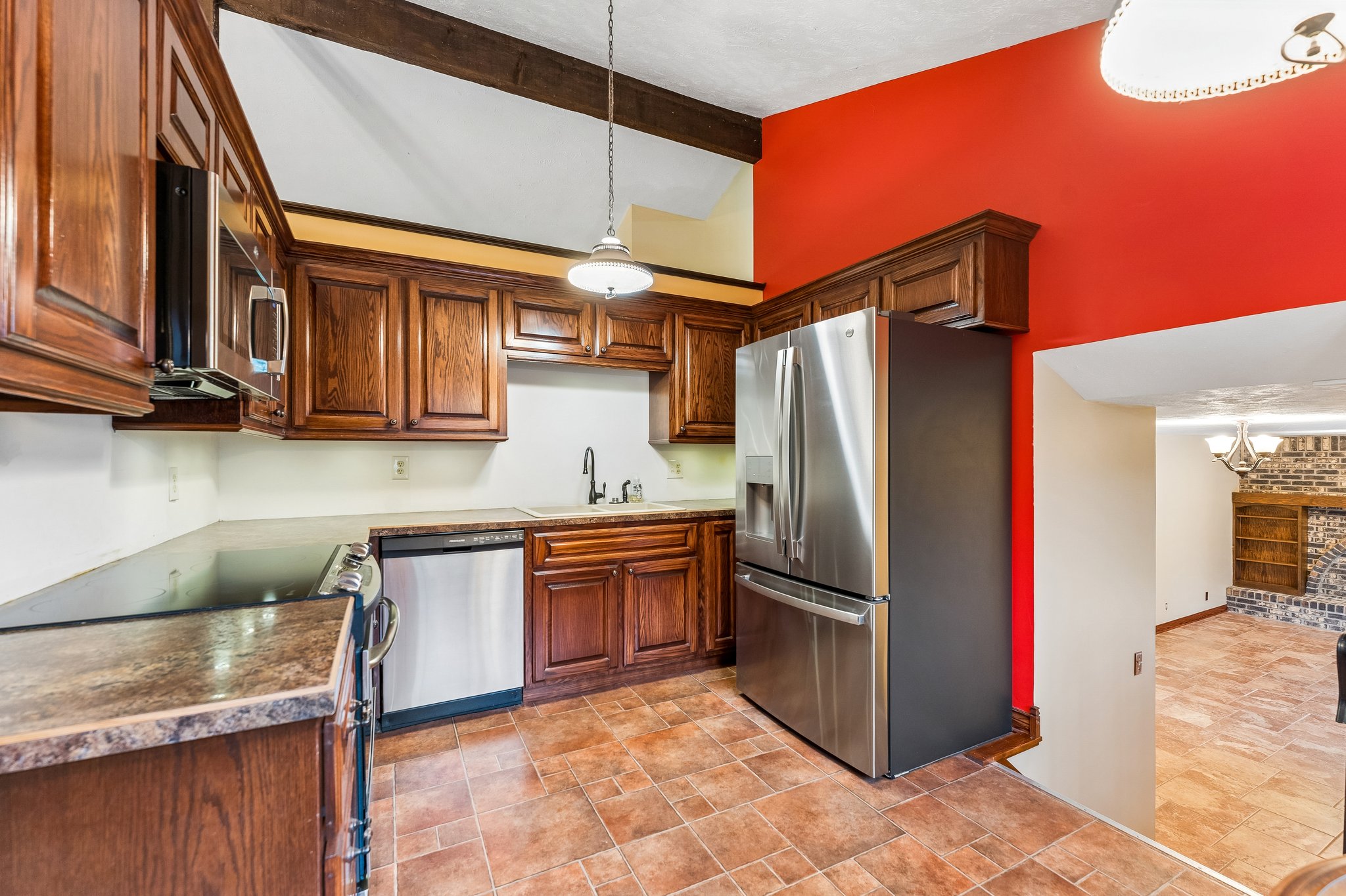 16065 Oak St_012.jpg