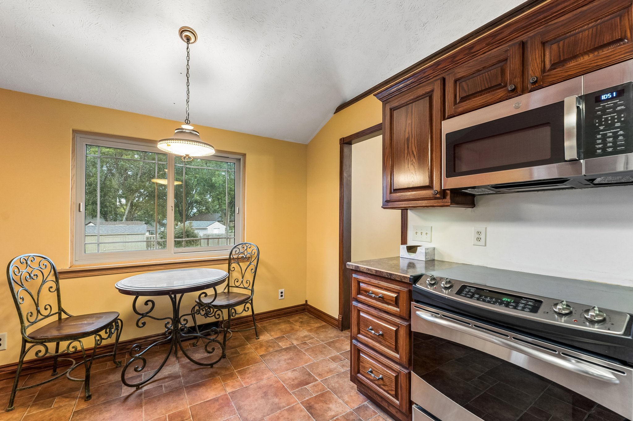 16065 Oak St_013.jpg