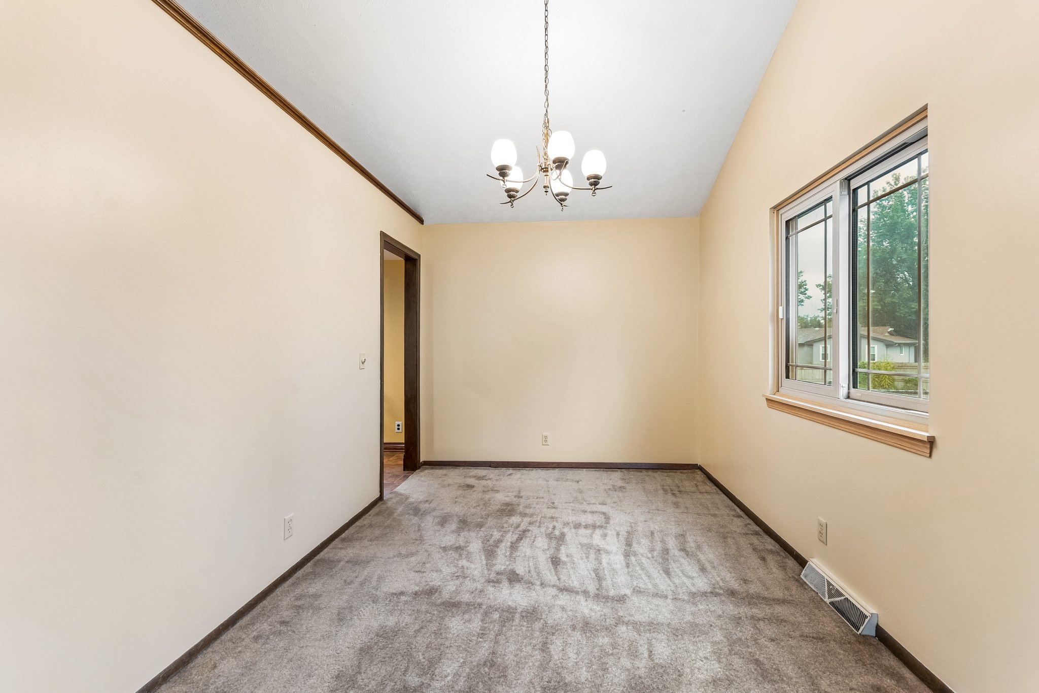 16065 Oak St_017.jpg